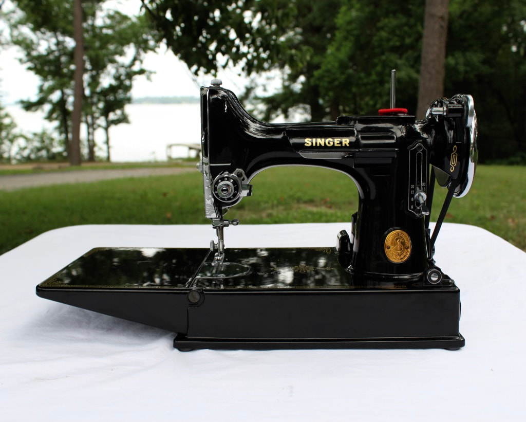 The Vintage Singer Featherweight: What's All the Hype? - Threads